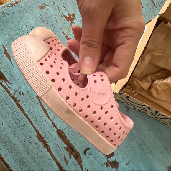 Native Shoes Juniper in Rose Pink size 6 - Picture 5 of 6